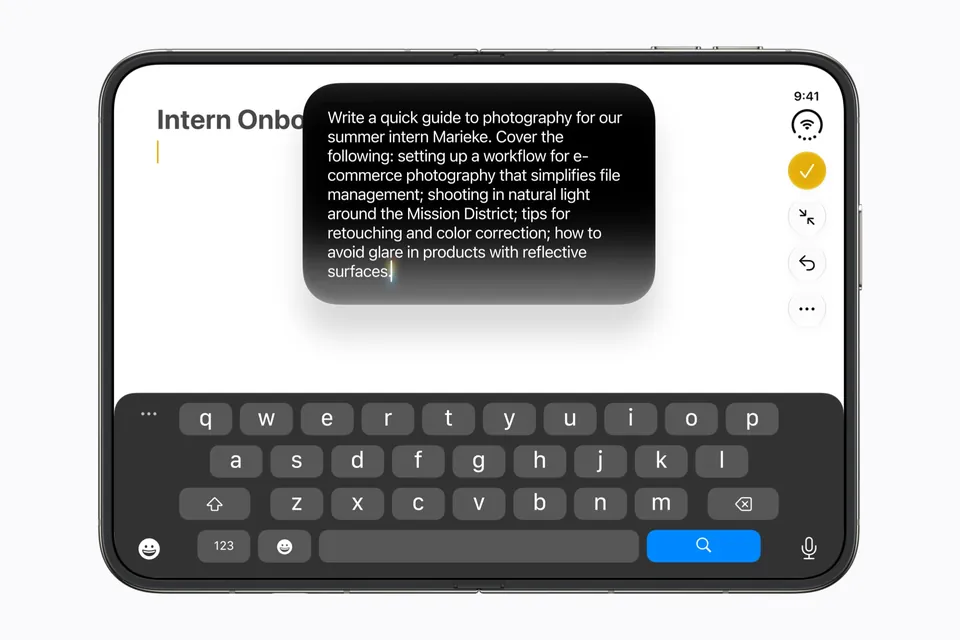 The iPhone Duo opened, with Siri drafting an onboarding guide above the on-screen keyboard
