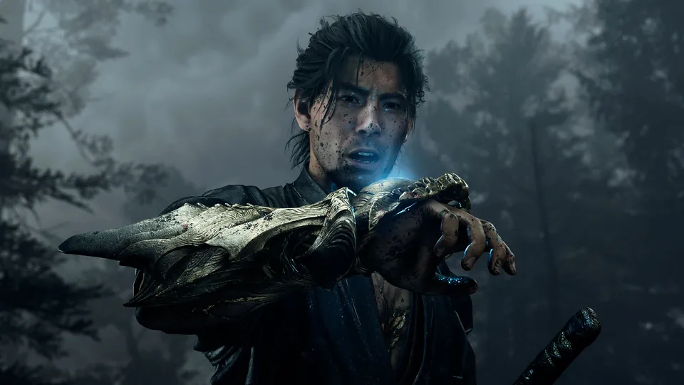 Miyamoto Musashi holds out the glowing Oni Gauntlet in a misty forest in Onimusha: Way of the Sword