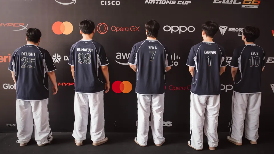 Delight, Gumayusi, Zeka, Kanavi and Zeus of Hanwha Life Esports show the names on their jerseys at MSI 2026