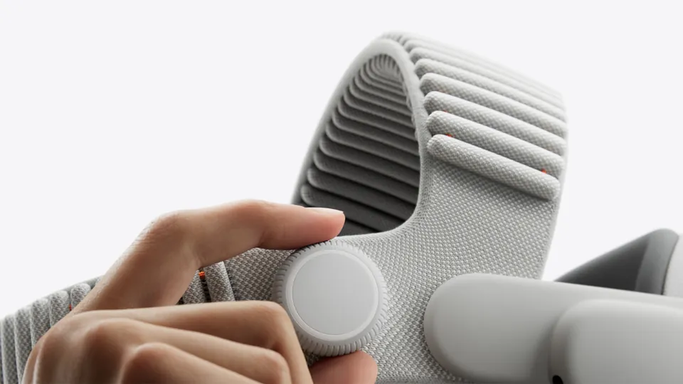 Another close-up of the Apple Vision Pro Dual Knit Band