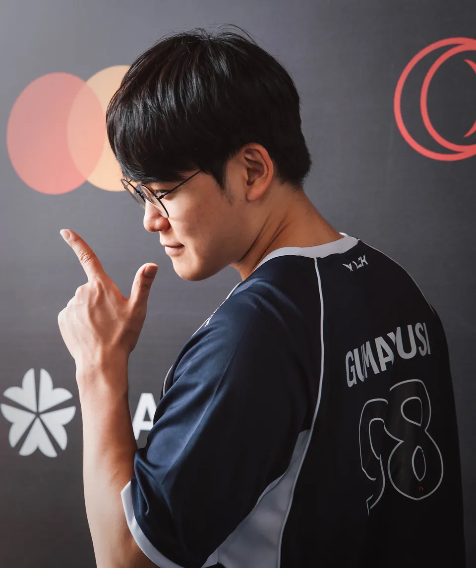 Gumayusi of Hanwha Life Esports in a navy team jersey with the number 98 poses at MSI 2026