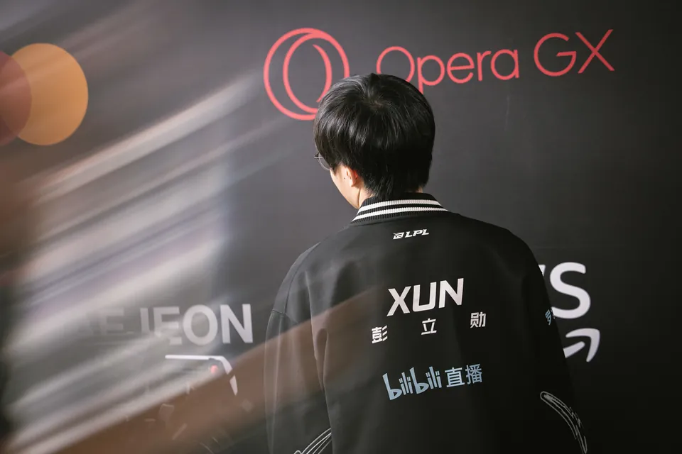 Xun of Bilibili Gaming, seen from behind in a jacket with the name on the back, at MSI 2026