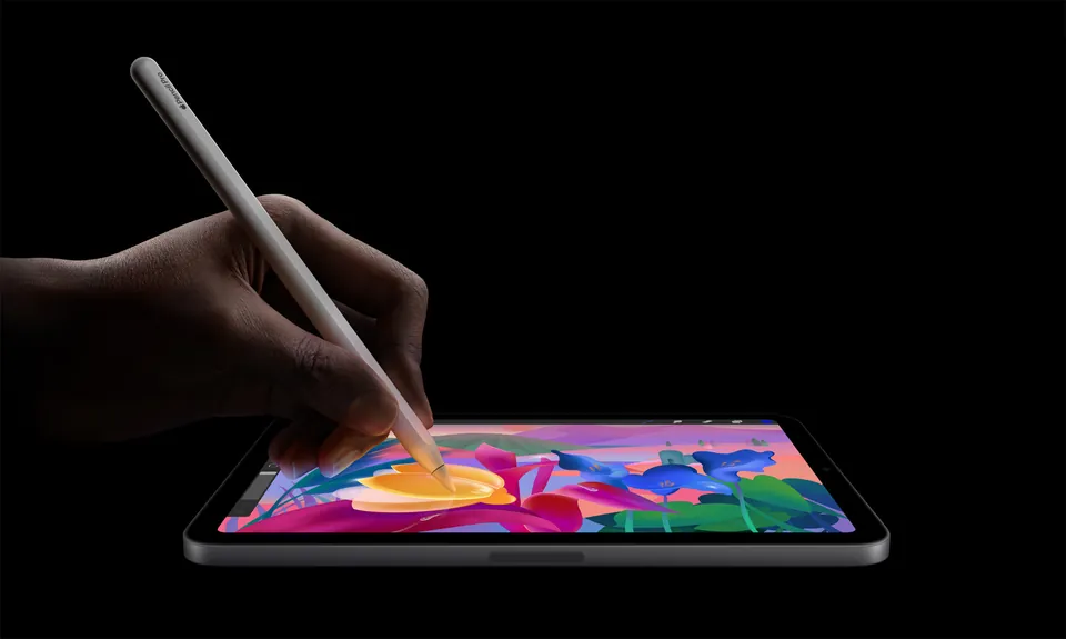 Drawing on the iPad mini with Apple Pencil Pro