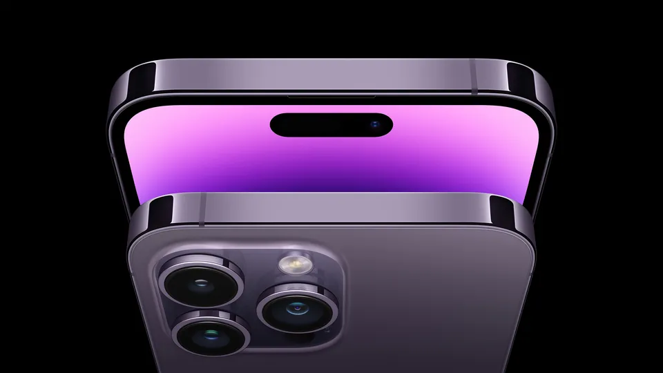 The top of an iPhone 14 Pro screen with the pill-shaped Dynamic Island