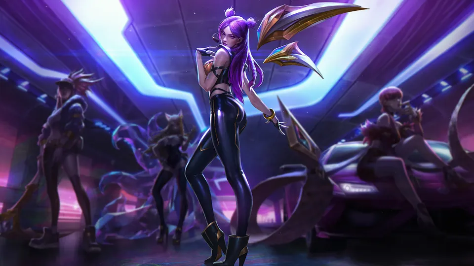 K/DA Kai'Sa in a black outfit with golden blades over the shoulders