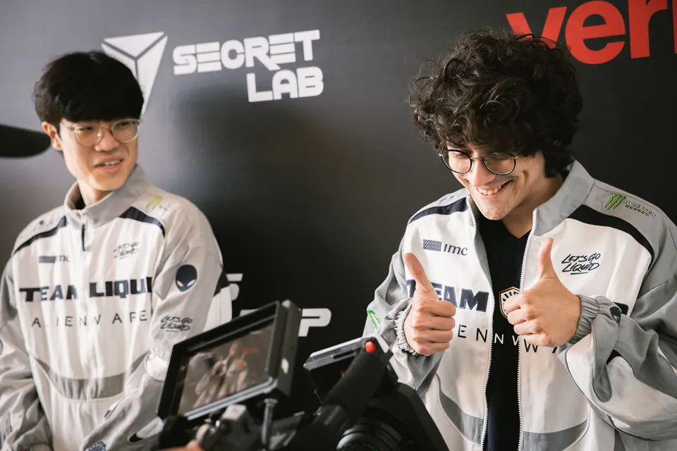 Two Team Liquid Alienware players give a thumbs up at the media wall during the MSI 2026 Play-In