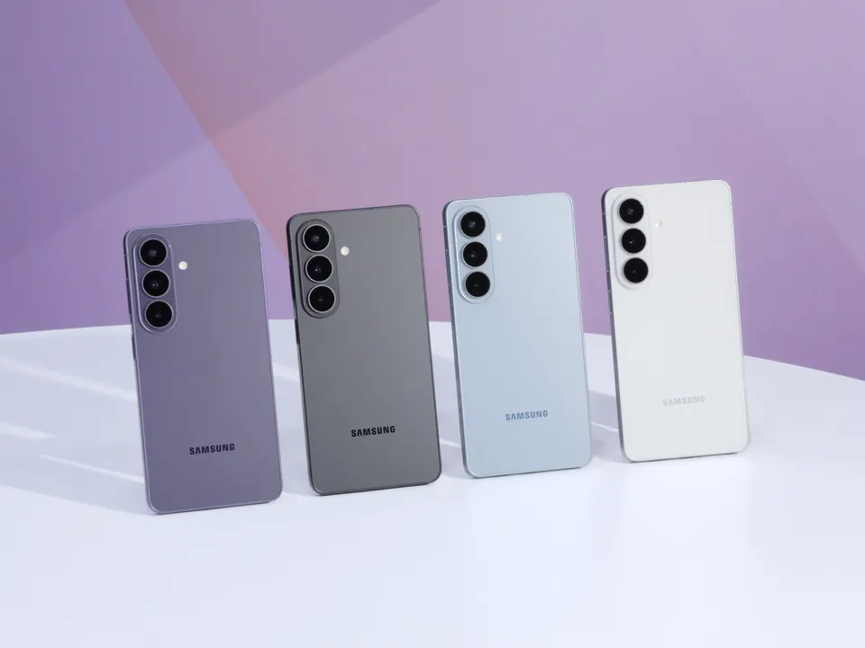Galaxy S26 phones in cobalt violet, black, sky blue and white standing on a table