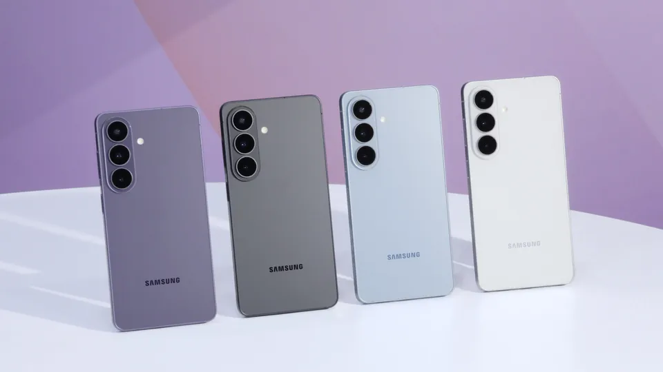 Galaxy S26 phones in cobalt violet, black, sky blue and white standing on a table