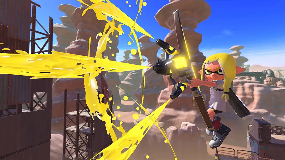An Inkling fires a stream of yellow ink across scaffolding in a desert stage in Splatoon 3