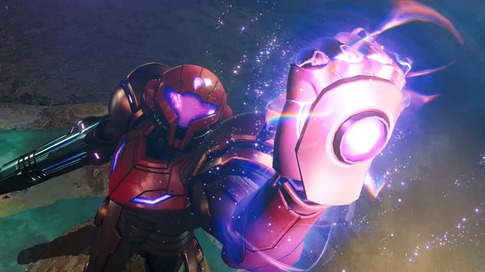 Samus Aran in the red and orange Power Suit raises a glowing psychic arm surrounded by purple energy